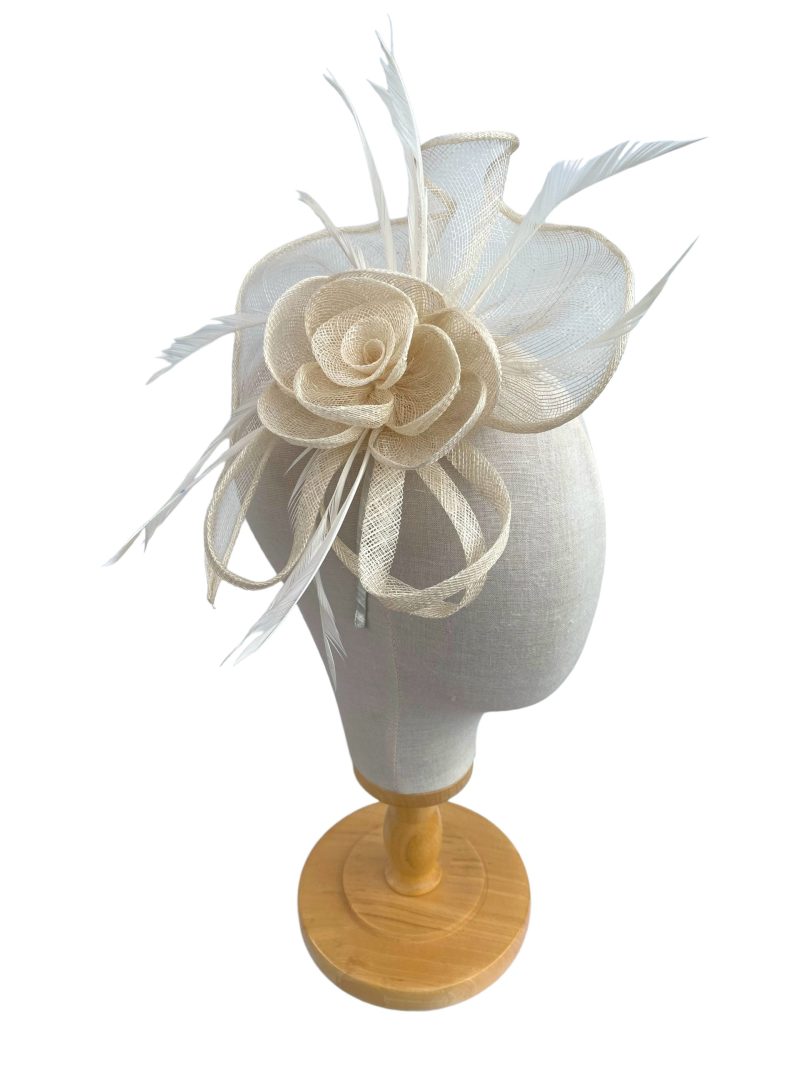 Cream Fascinator With Wavy Sinamay Base - Image 5