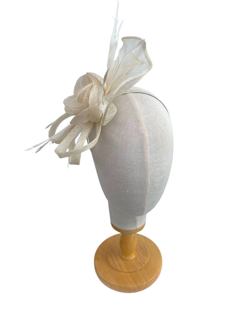Cream Fascinator With Wavy Sinamay Base - Image 4