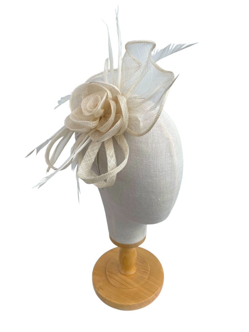 Cream Fascinator With Wavy Sinamay Base - Image 3
