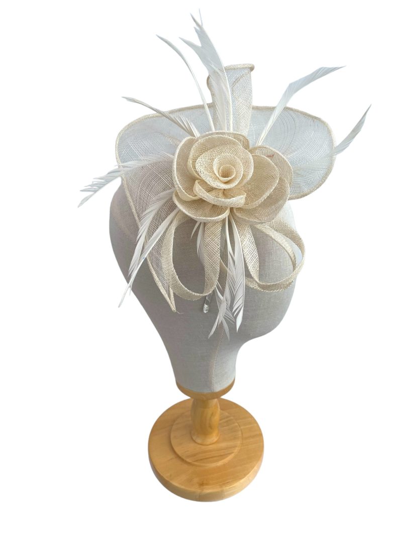 Cream Fascinator With Wavy Sinamay Base - Image 2